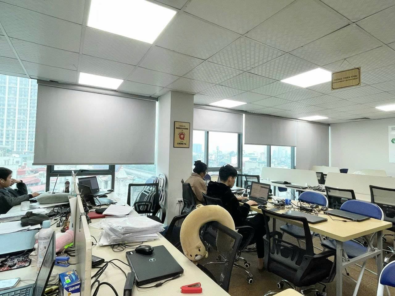 Đội ngũ kỹ sư Phòng Triển khai DHT đang làm việc